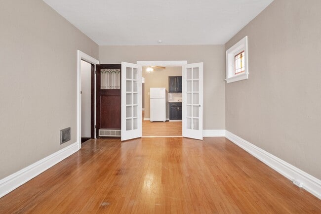 Building Photo - Super He-Moon