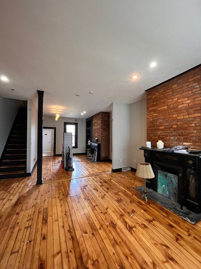 Photo - Large Home in ShadySide, Newly Rennovated!
