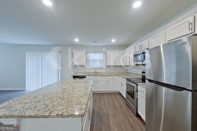 Building Photo - 247 Western Red Cedar Dr