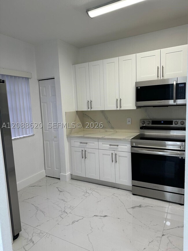 Foto del edificio - 5937 Riverside Ave