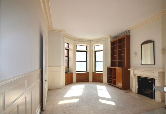 Foto del edificio - 323 Commonwealth Ave