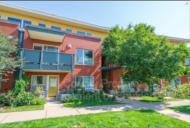 Building Photo - 4710 Holiday Dr