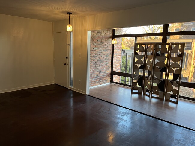 Building Photo - Top Flat