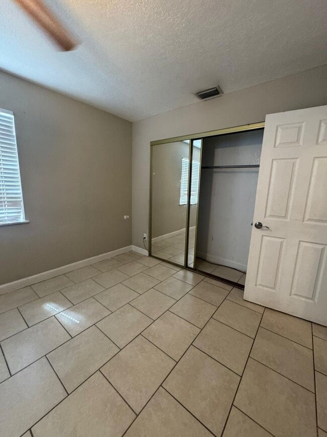 Building Photo - 2320 Cypress Rd