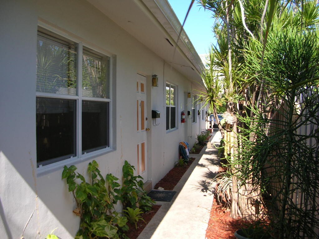 Building Photo - 642 SE 19th Ave