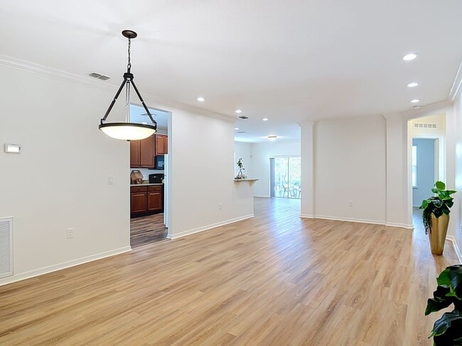 Building Photo - 221 W Fiesta Key Loop