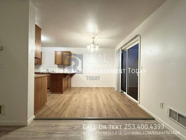 Building Photo - 425 175th St S