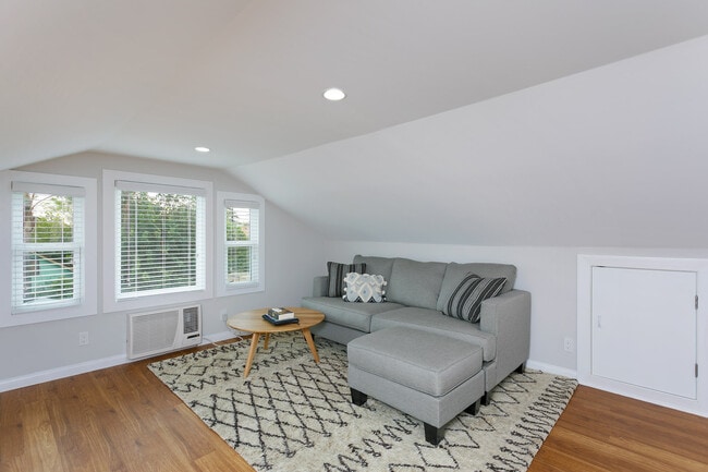 Building Photo - mar130