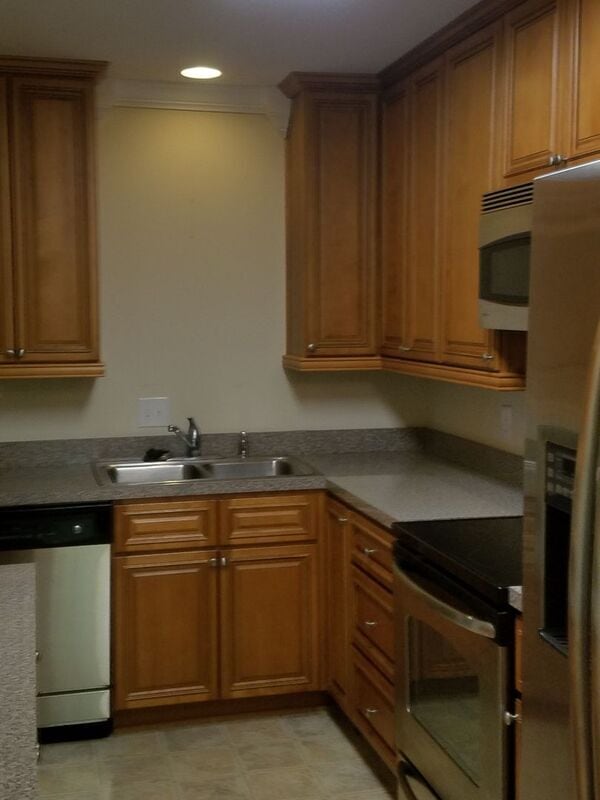 Building Photo - 221 Woodmere Dr
