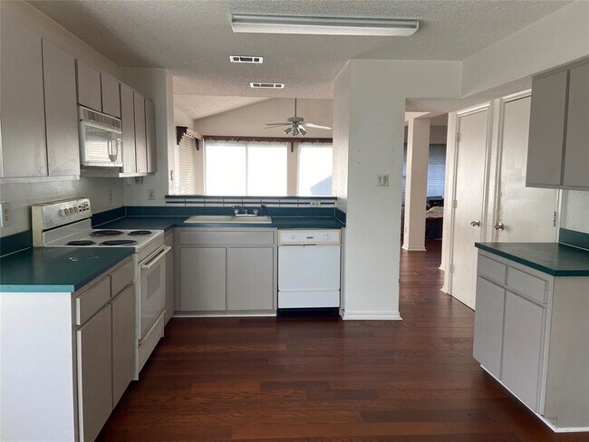 Building Photo - 557 Dove Creek Cir