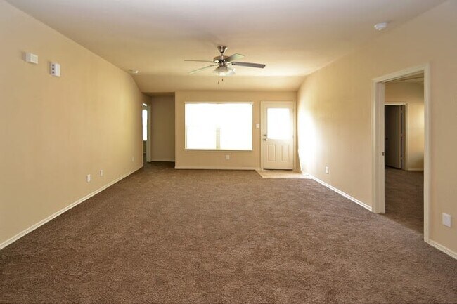 Building Photo - 7909 W Red Oak Ln