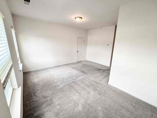 Foto del edificio - 5784 Silver Lk Dr