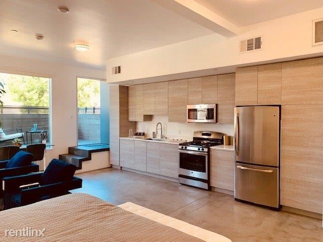 Building Photo - 1 br, 1 bath Apartment - 8740 1/2 Venice Blvd