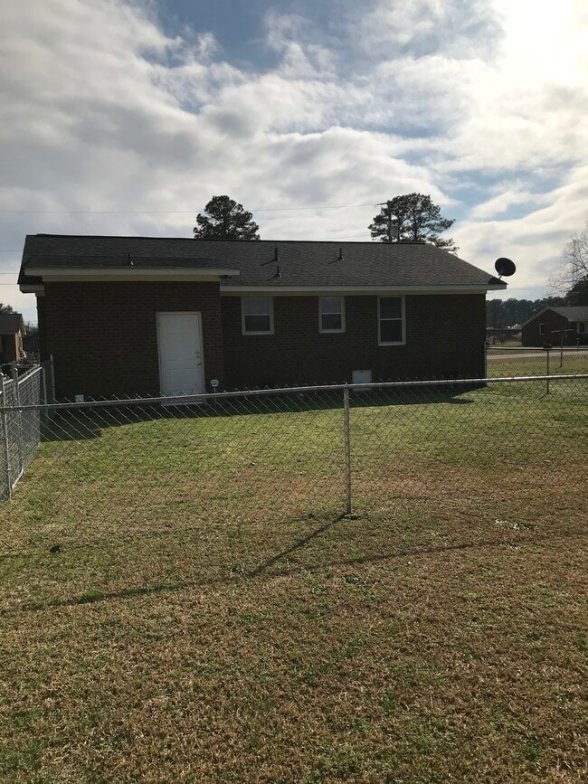 Building Photo - 603 Hemphill St