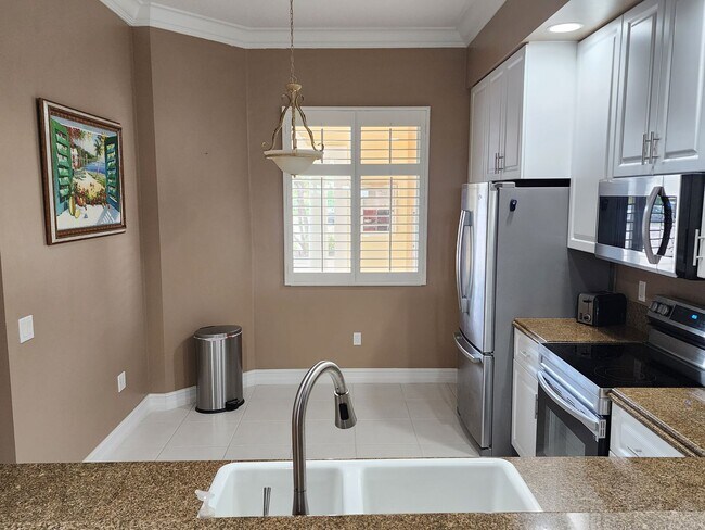 Building Photo - 2 BR 2 BA first floor unit in the Harbour ...