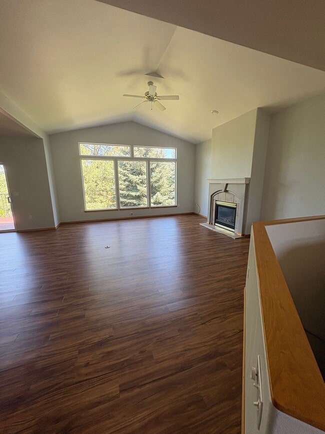 Building Photo - Gorgeous Eagle Ridge 4 Bedroom 3 Bathroom Home