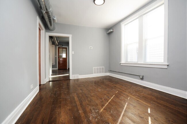 Building Photo - 853 N Francisco Ave