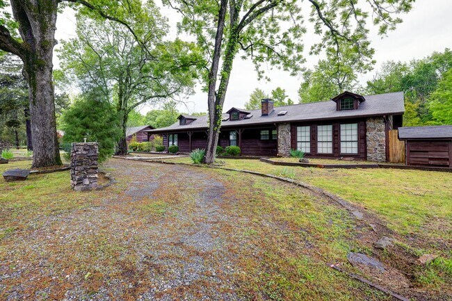 Building Photo - 3 bed 3 bath single family house
