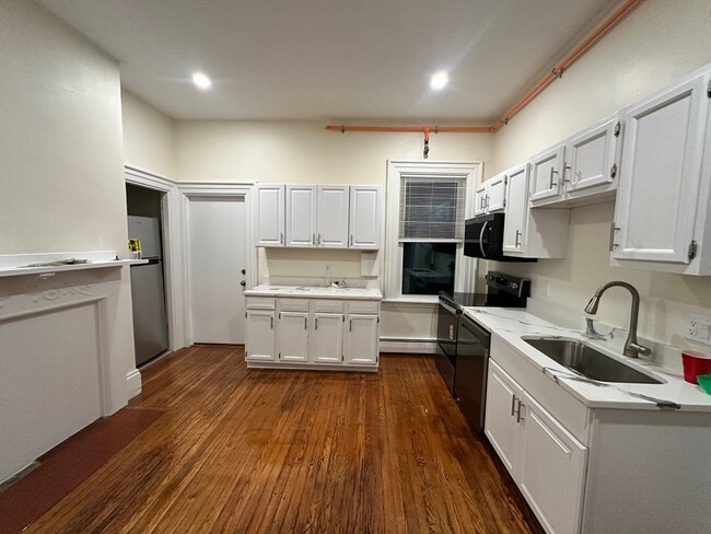 Building Photo - 440 Newtonville Ave