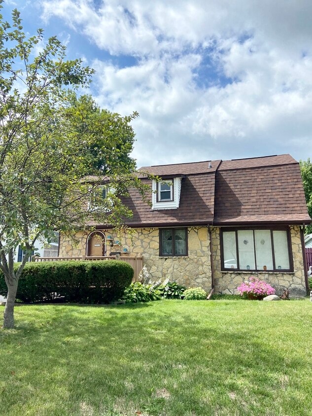 221 Bernard St, Bourbonnais, IL 60914 House Rental in Bourbonnais, IL