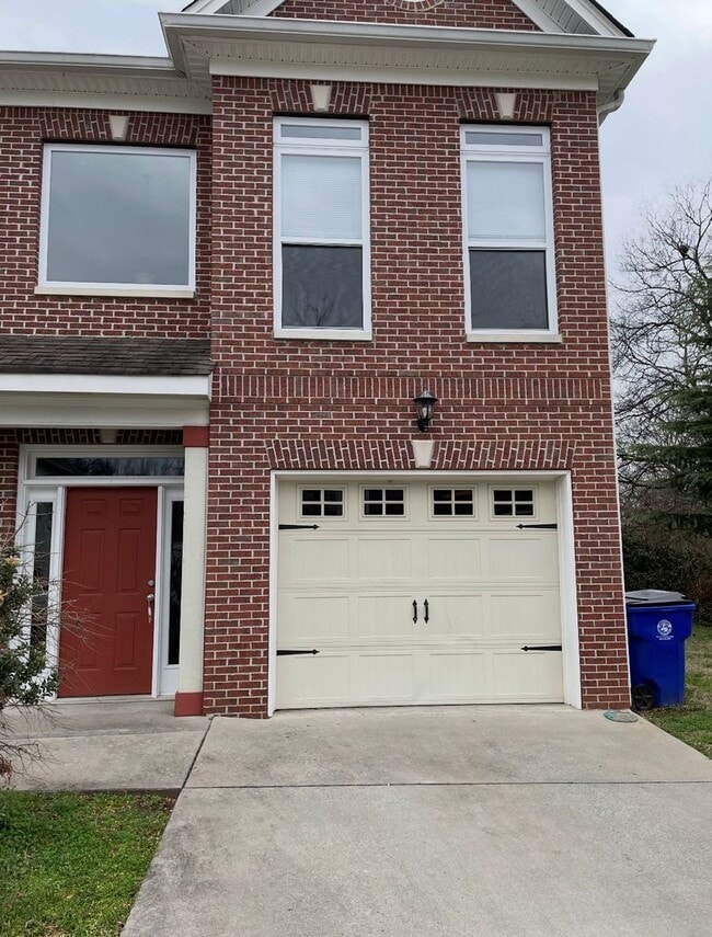 Building Photo - 130-132 Emmyllie Ct NE