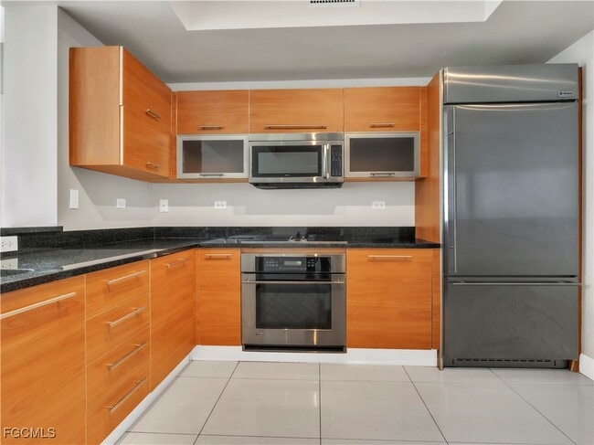 Foto del edificio - 3000 Oasis Grand Blvd
