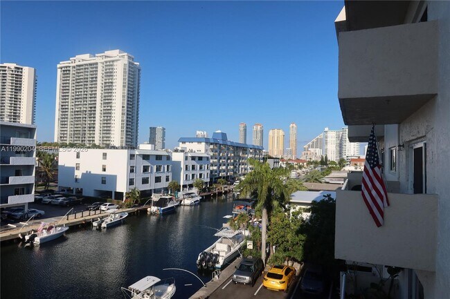 Foto del edificio - 3601 NE 170th St