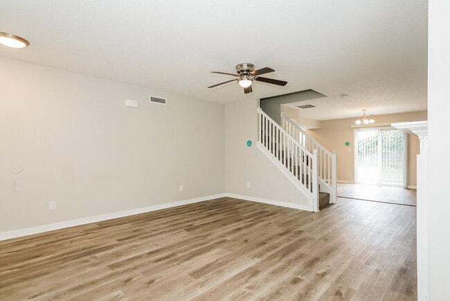 Building Photo - 524 Grassy Bend Dr