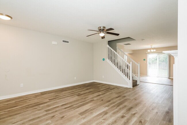 Foto del edificio - 524 Grassy Bend Dr