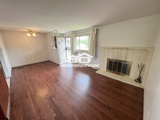 Foto del edificio - 7759 Elmwood Ln
