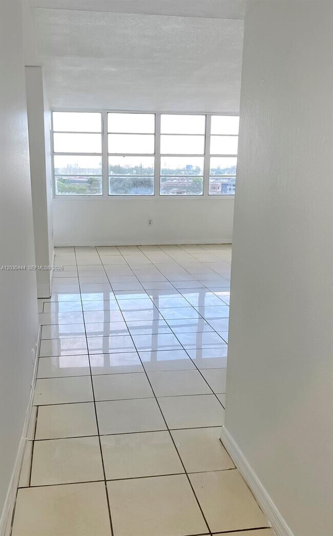 Foto del edificio - 1301 NE Miami Gardens Dr