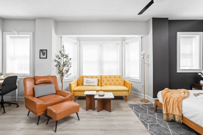 Building Photo - 230 E 9th St