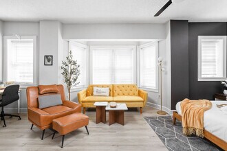 Building Photo - 230 E 9th St