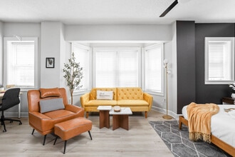 Building Photo - 230 E 9th St