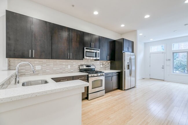 Northern Liberties Townhome with Parking! - Northern Liberties Townhome with Parking!