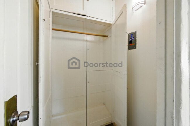 Foto del edificio - 3339 W 8th St