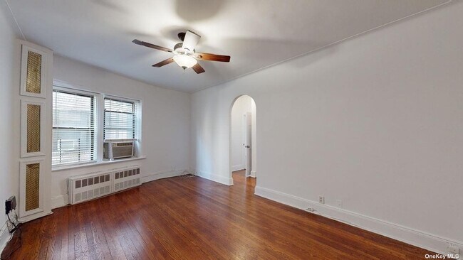 Foto del edificio - 82-16 34th Ave