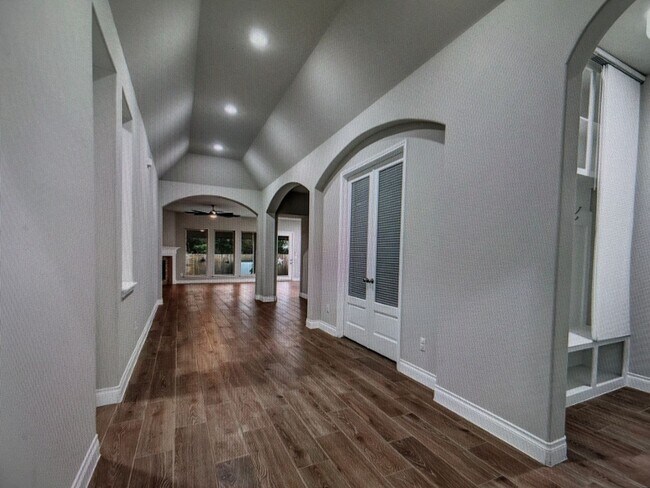 Building Photo - 23637 Sage Villa Dr