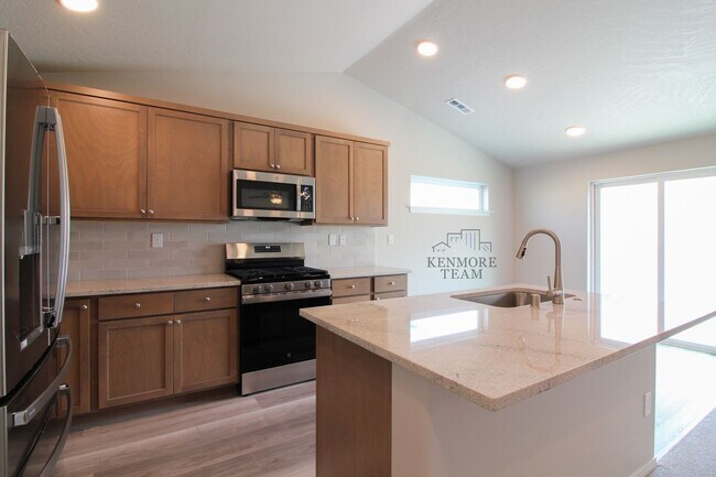 Foto del edificio - 3 Bedroom, 2 Bath 1402 sqft Home in Kennewick