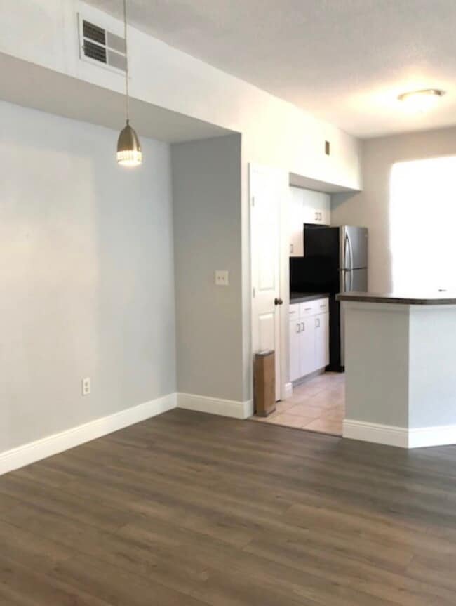 Foto del edificio - 6312 Raleigh St