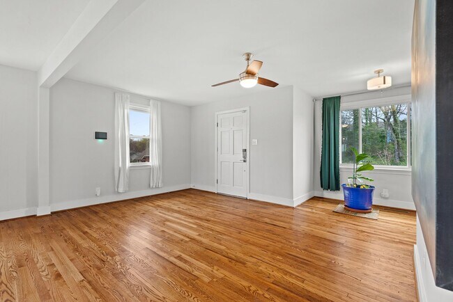 Foto del edificio - Gorgeous Home in Durham Near Downtown