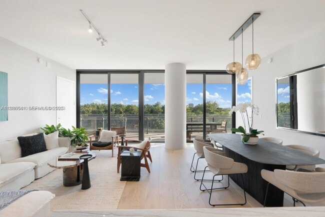 Foto del edificio - 8701 Collins Ave