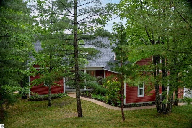 Building Photo - 204 Island View Dr