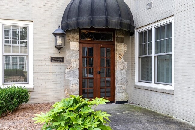 Building Photo - 28 Collier Rd NW