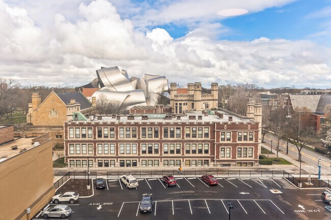 Foto del edificio - Commodore Place Apartments