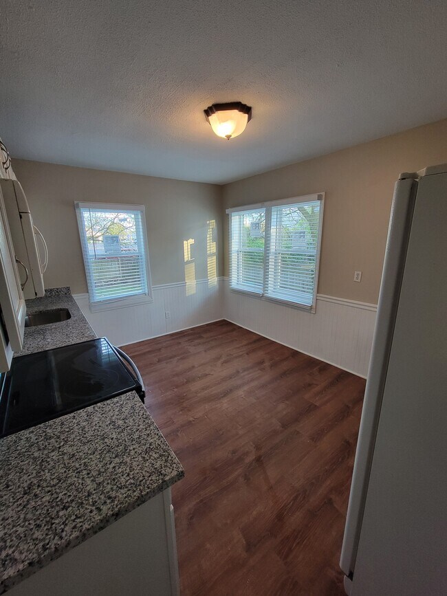 Foto del edificio - 4015 Valley View Dr