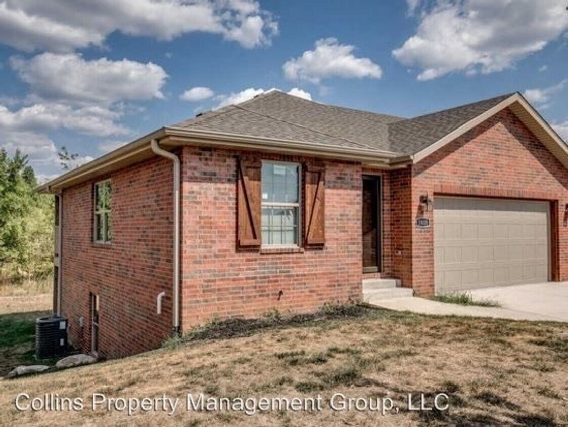 All Brick 4 bedroom 3 Bathroom Patio Home House Rental in Ozark