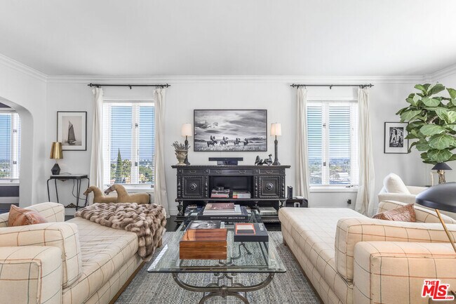 Foto del edificio - 1424 N Crescent Heights Blvd