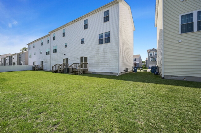 Building Photo - 33 Pepperwood Dr