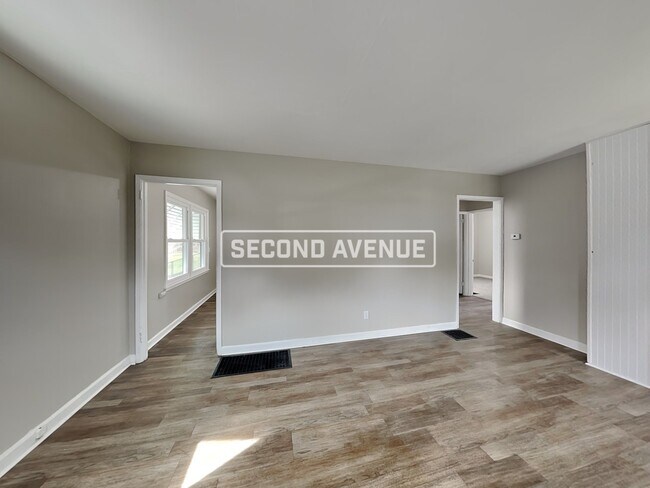 Building Photo - 536 E Epworth Ave